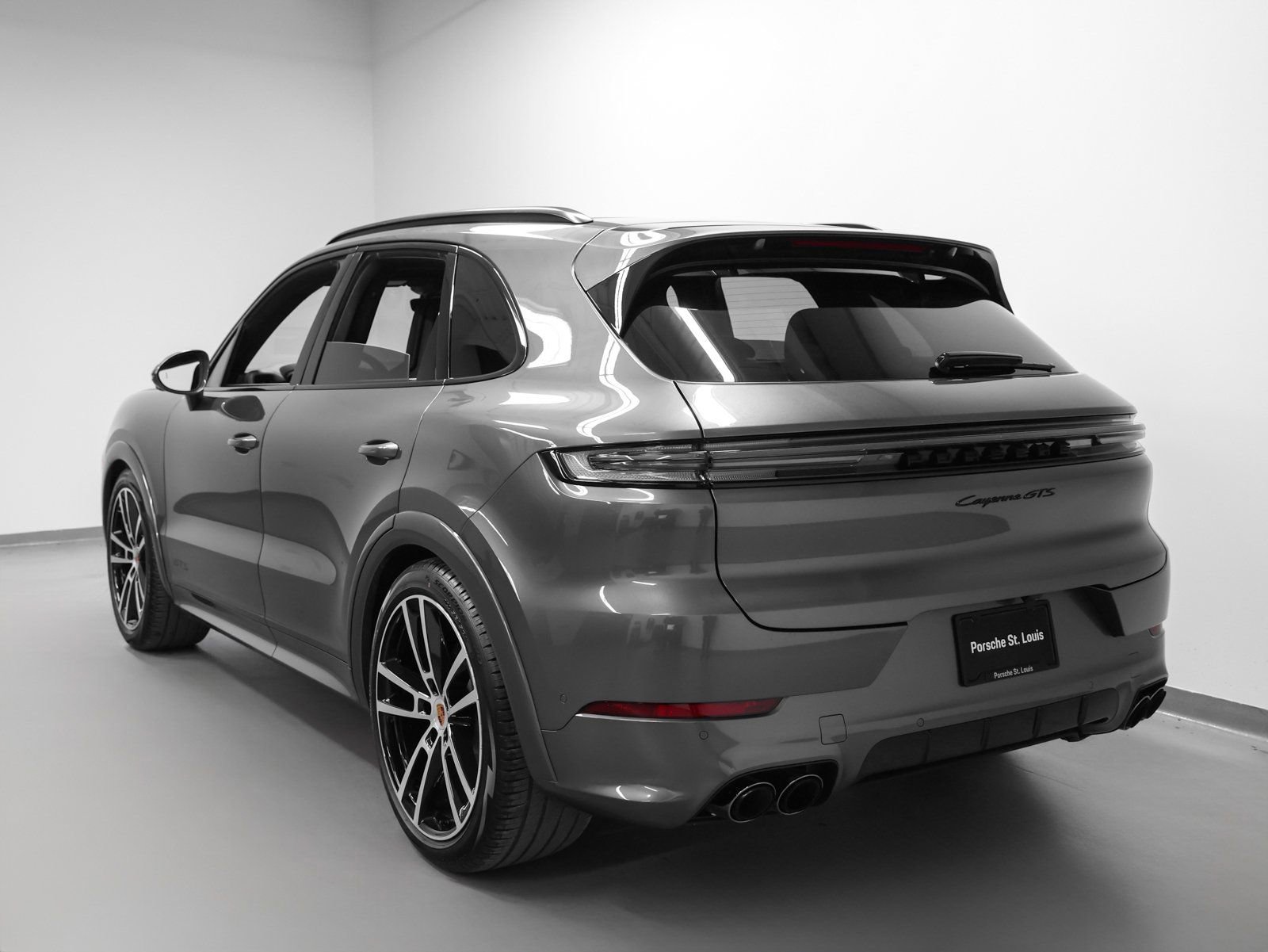 New 2026 Porsche Cayenne GTS image 3