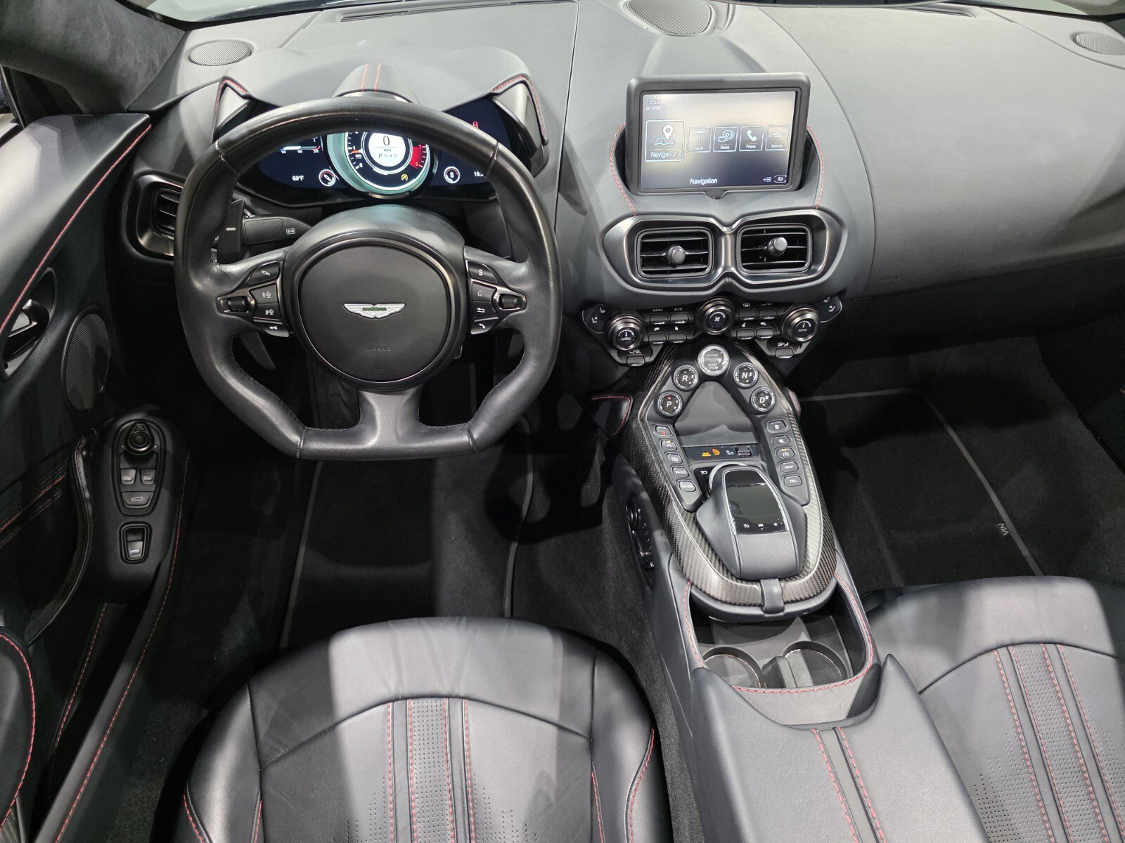 Used 2023 Aston Martin V8 Vantage Roadster image 10