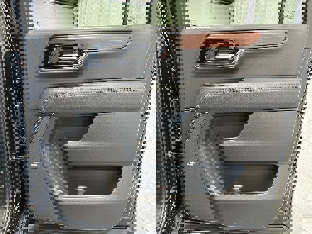 Used 2025 GMC Yukon XL Denali w/ Sun & Power Step Package image 48