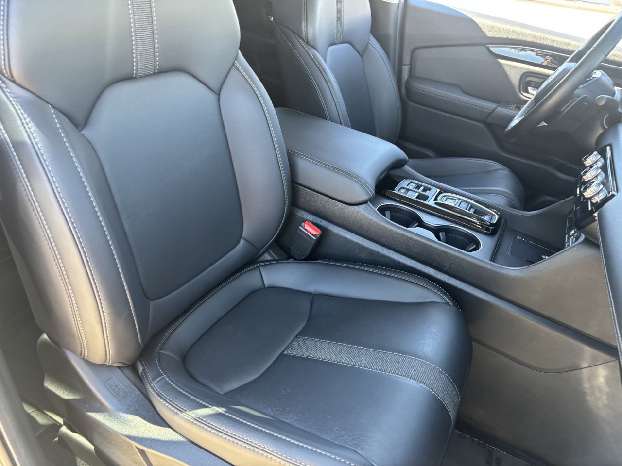 Used 2025 Honda Pilot EX-L image 8