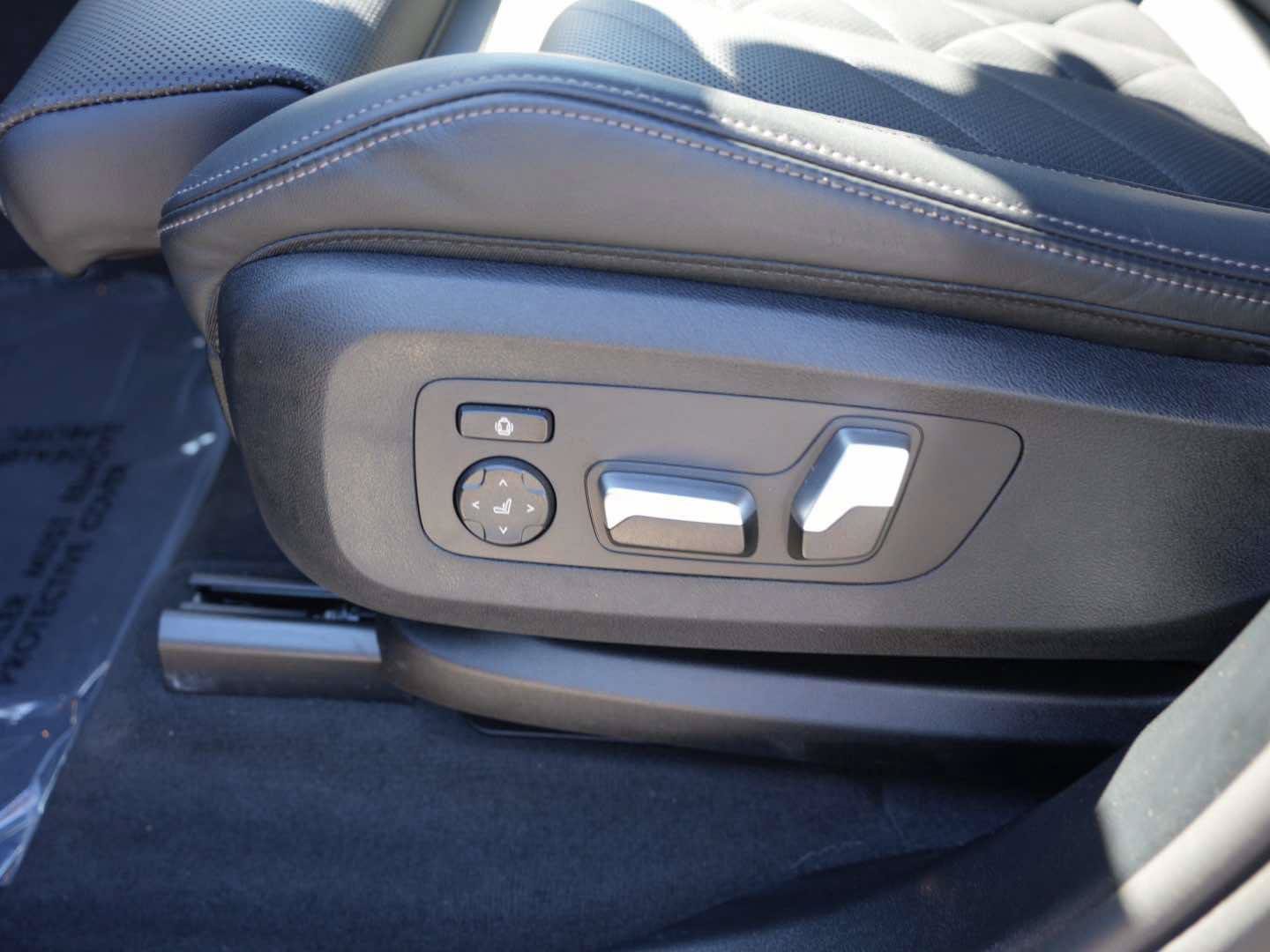 Used 2026 BMW X5 sDrive40i w/ M Sport Package RWD image 16