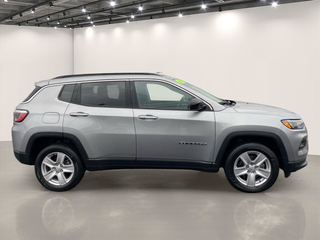 Used 2022 Jeep Compass Latitude w/ Convenience Group AWD/4WD image 8