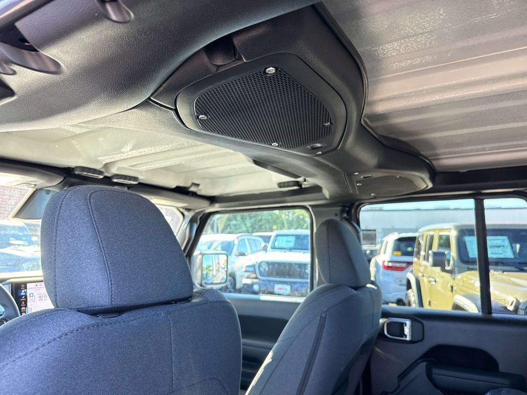 New 2026 Jeep Gladiator Sport AWD/4WD image 18