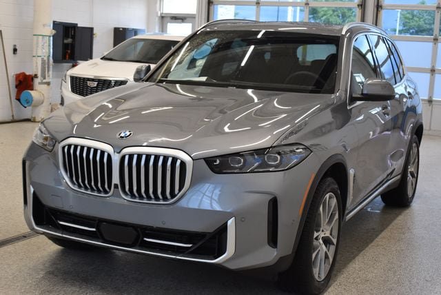 New 2026 BMW X5 xDrive40i w/ Premium Package AWD/4WD image 4