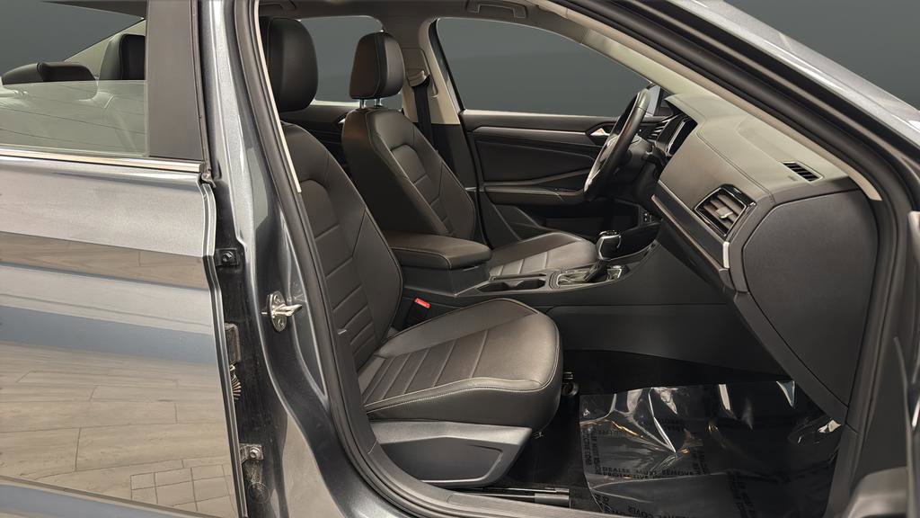 Used 2023 Volkswagen Jetta SE FWD image 25