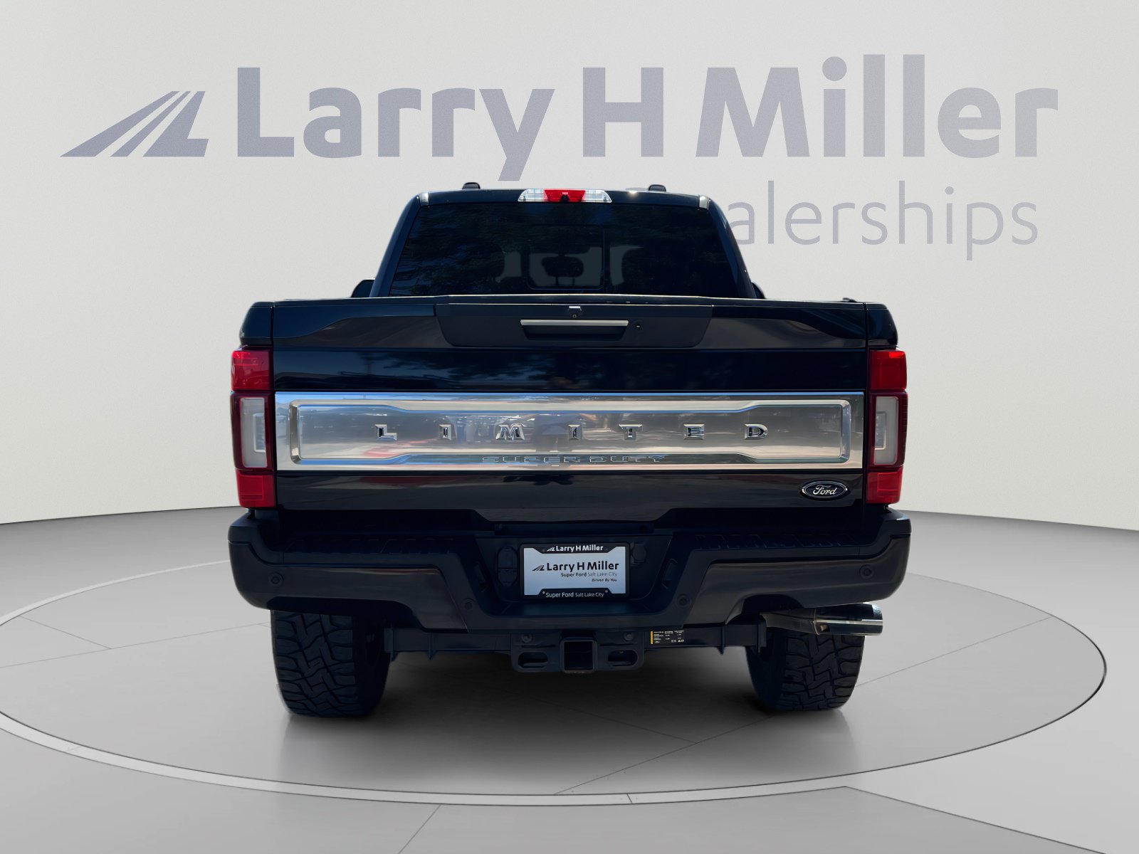 Used 2021 Ford F350 Limited w/ FX4 Off-Road Package AWD/4WD image 4