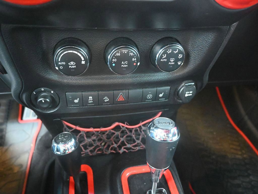 Used 2018 Jeep Wrangler Unlimited Rubicon AWD/4WD image 4