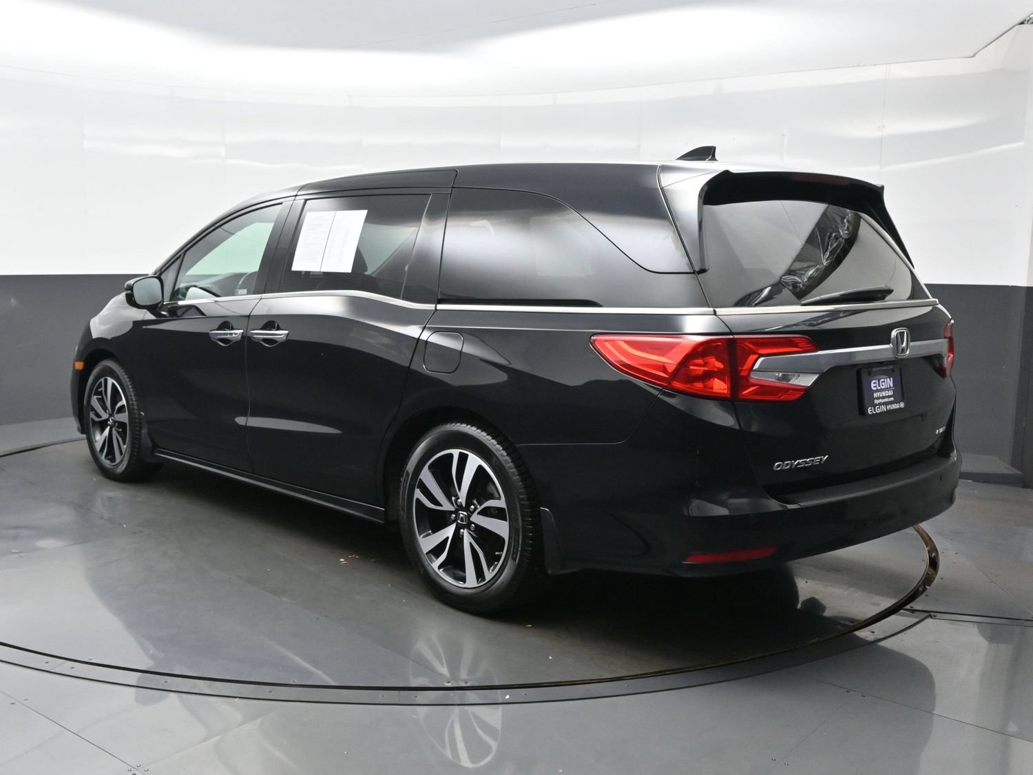Used 2019 Honda Odyssey Elite image 4