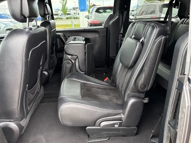 Used 2016 Dodge Grand Caravan SXT FWD image 14