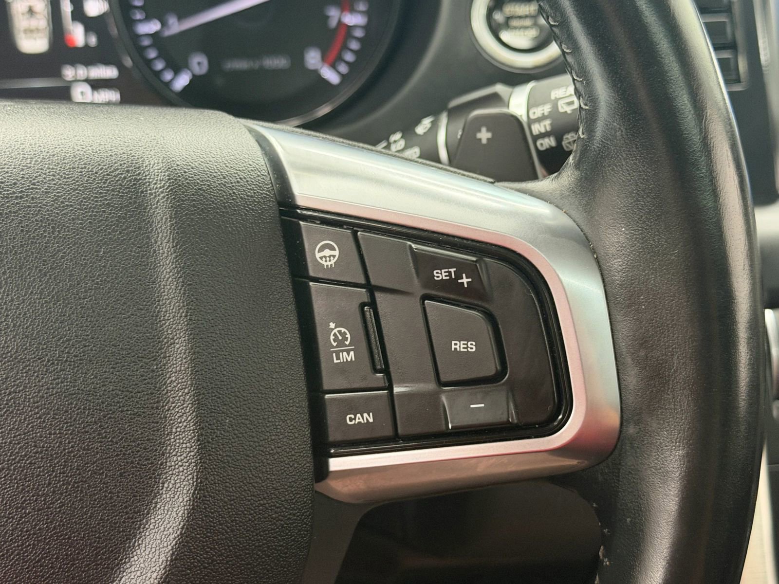 Used 2016 Land Rover Discovery Sport HSE AWD/4WD image 27