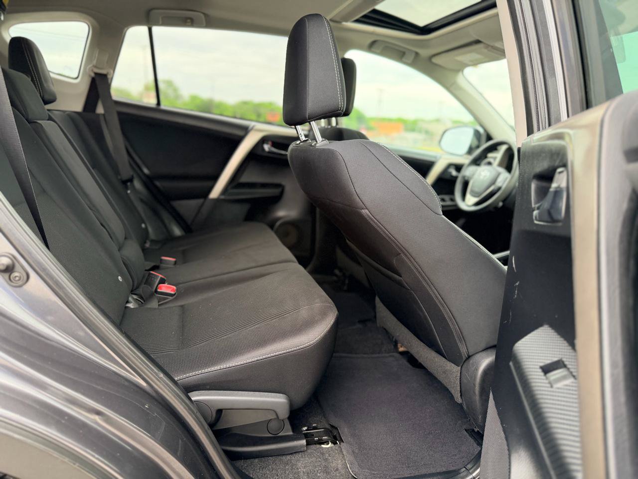 Used 2015 Toyota RAV4 XLE FWD image 17