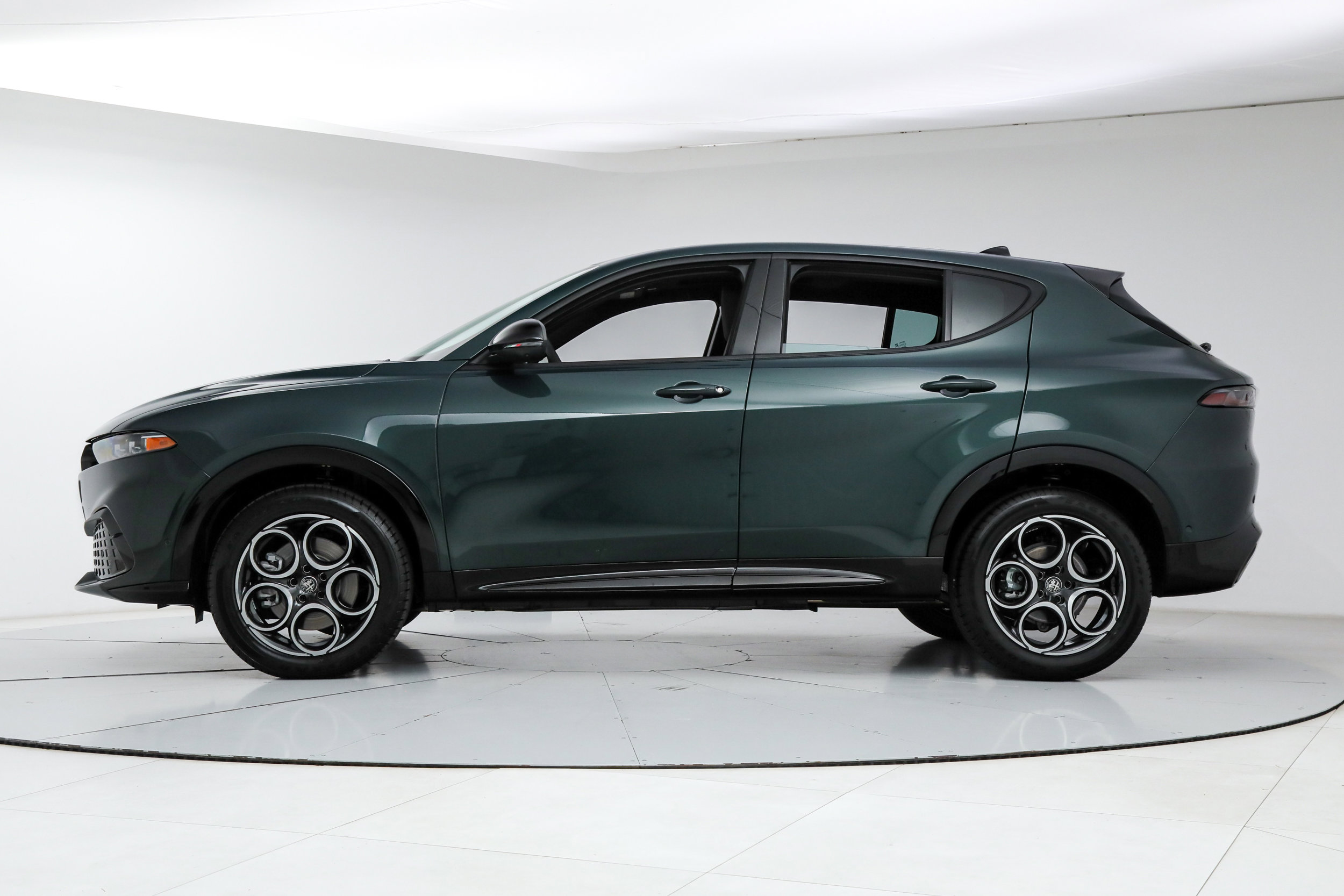 New 2026 Alfa Romeo Tonale Sprint w/ Active Assist Package AWD/4WD image 2