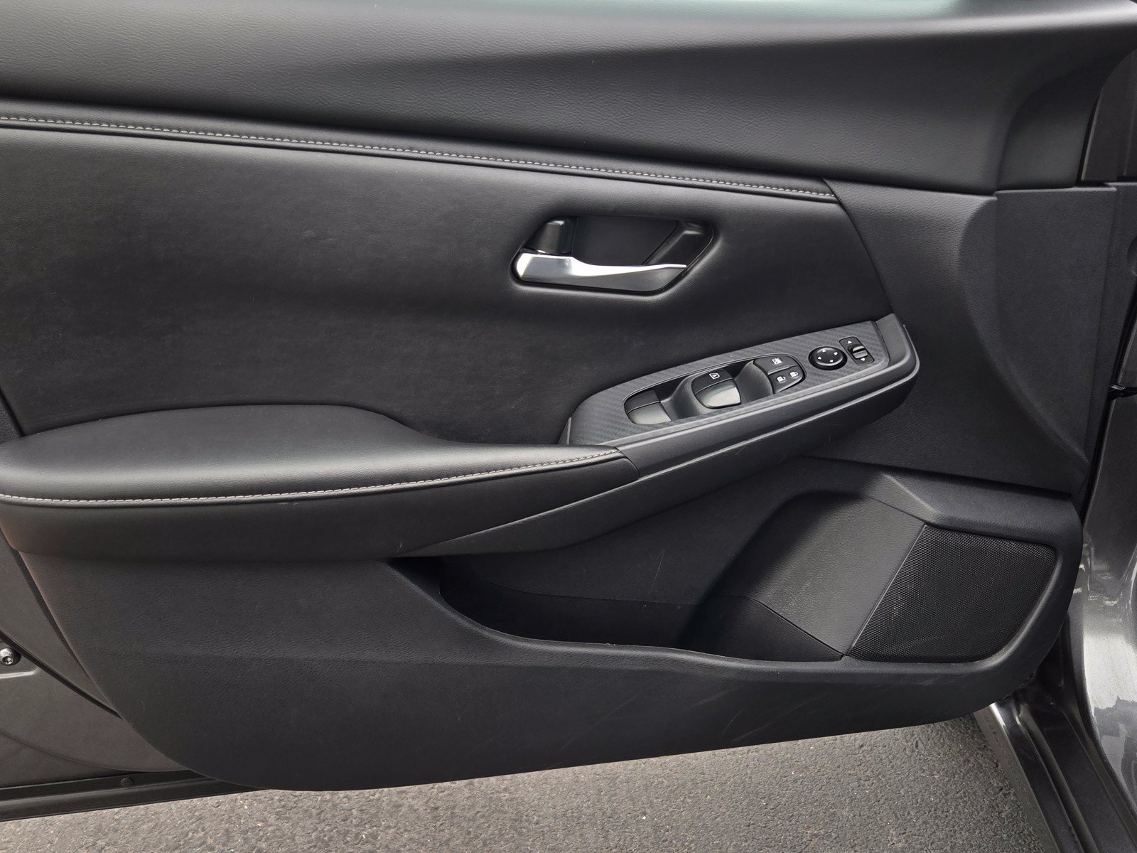 Used 2025 Nissan Sentra SV FWD image 8