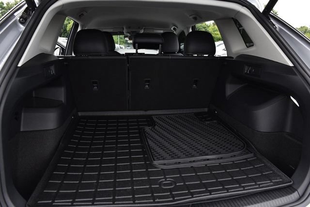 Certified 2025 Volkswagen Tiguan SE FWD image 24