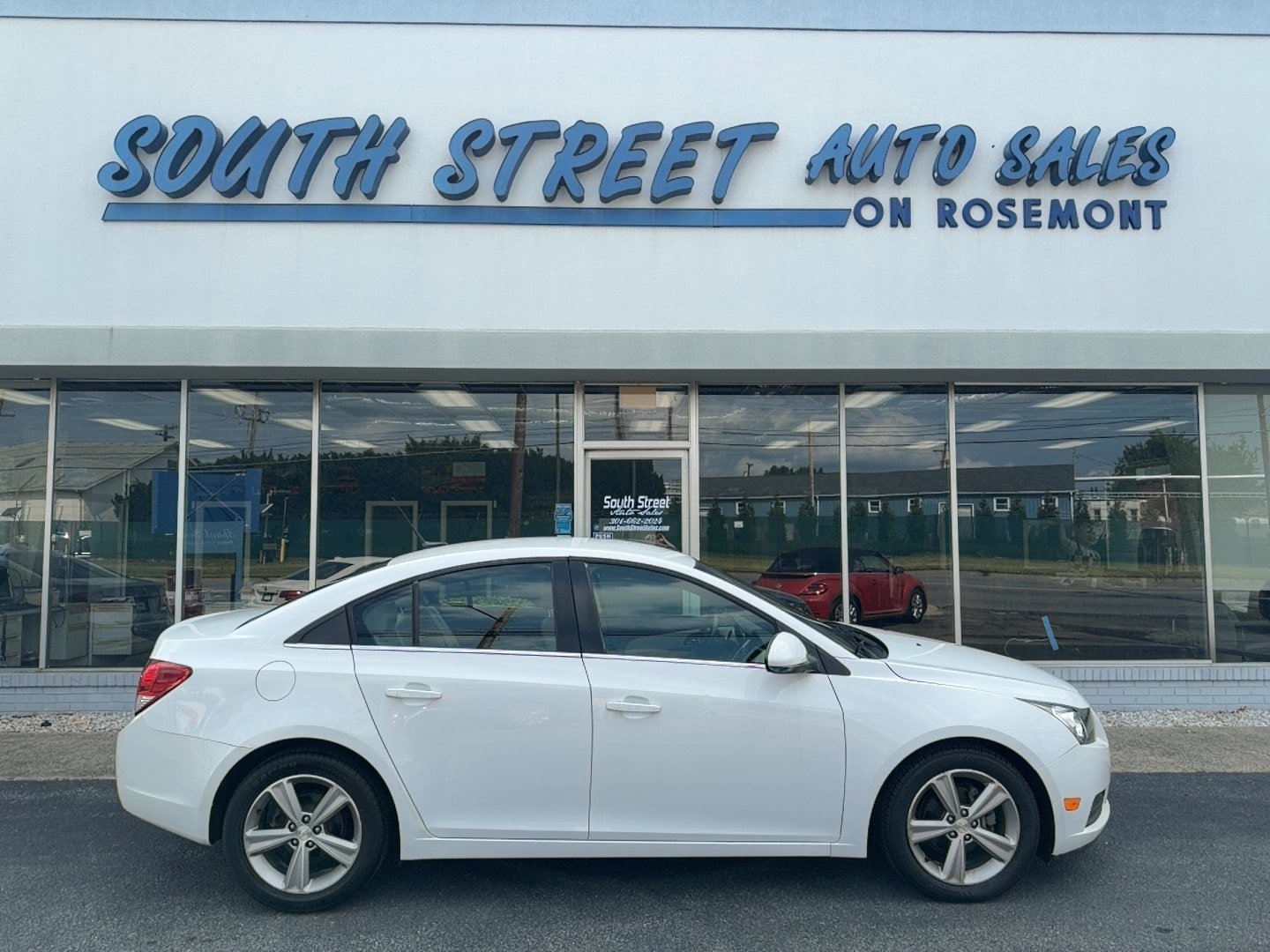Used 2013 Chevrolet Cruze LT FWD image 1