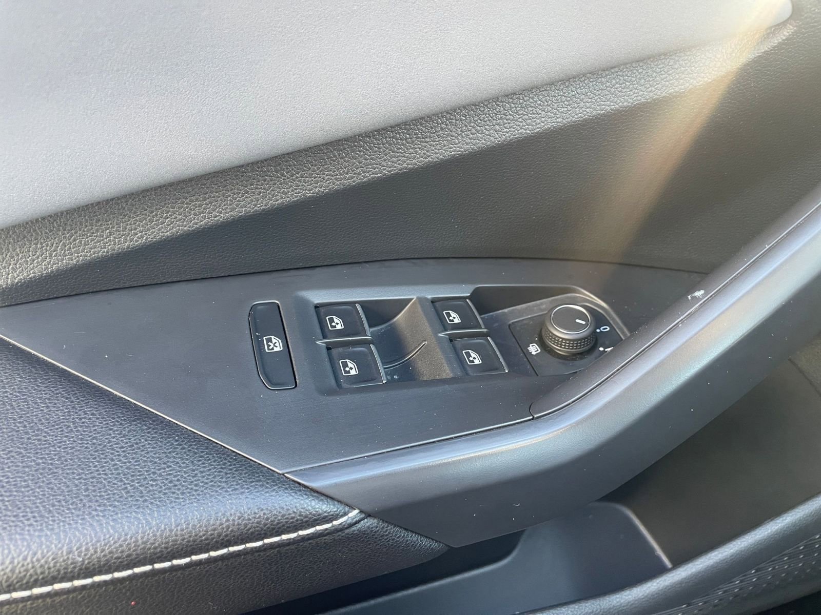 Used 2025 Volkswagen Jetta SE image 20