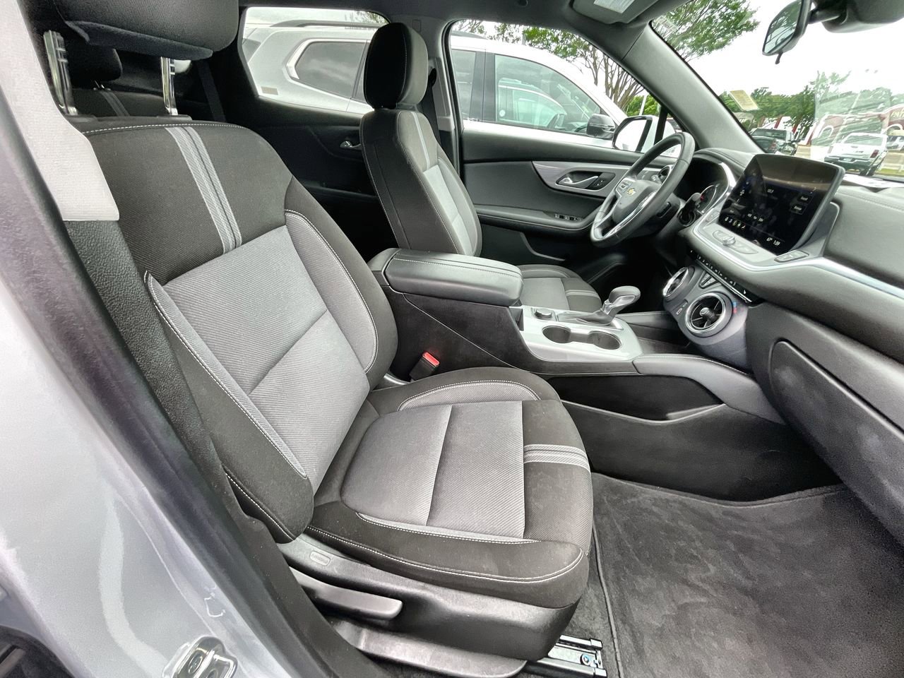 Used 2025 Chevrolet Blazer LT FWD image 27
