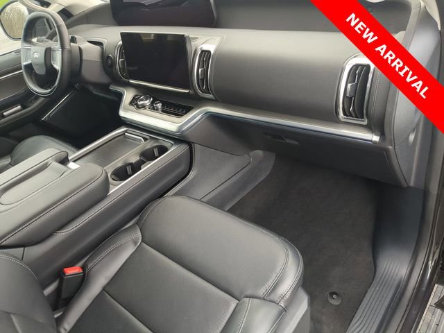 Used 2025 Ford Expedition Max Platinum AWD/4WD image 23