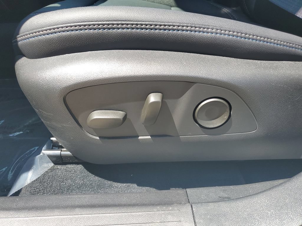 Used 2026 Chevrolet Equinox EV LT w/ Convenience Package II AWD/4WD image 21