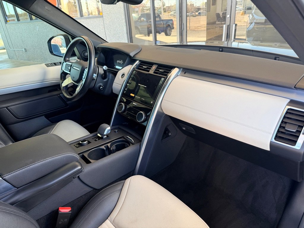 Used 2021 Land Rover Discovery S R-Dynamic AWD/4WD image 25