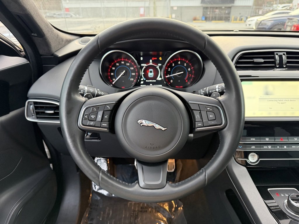 Used 2020 Jaguar F-PACE Premium image 16
