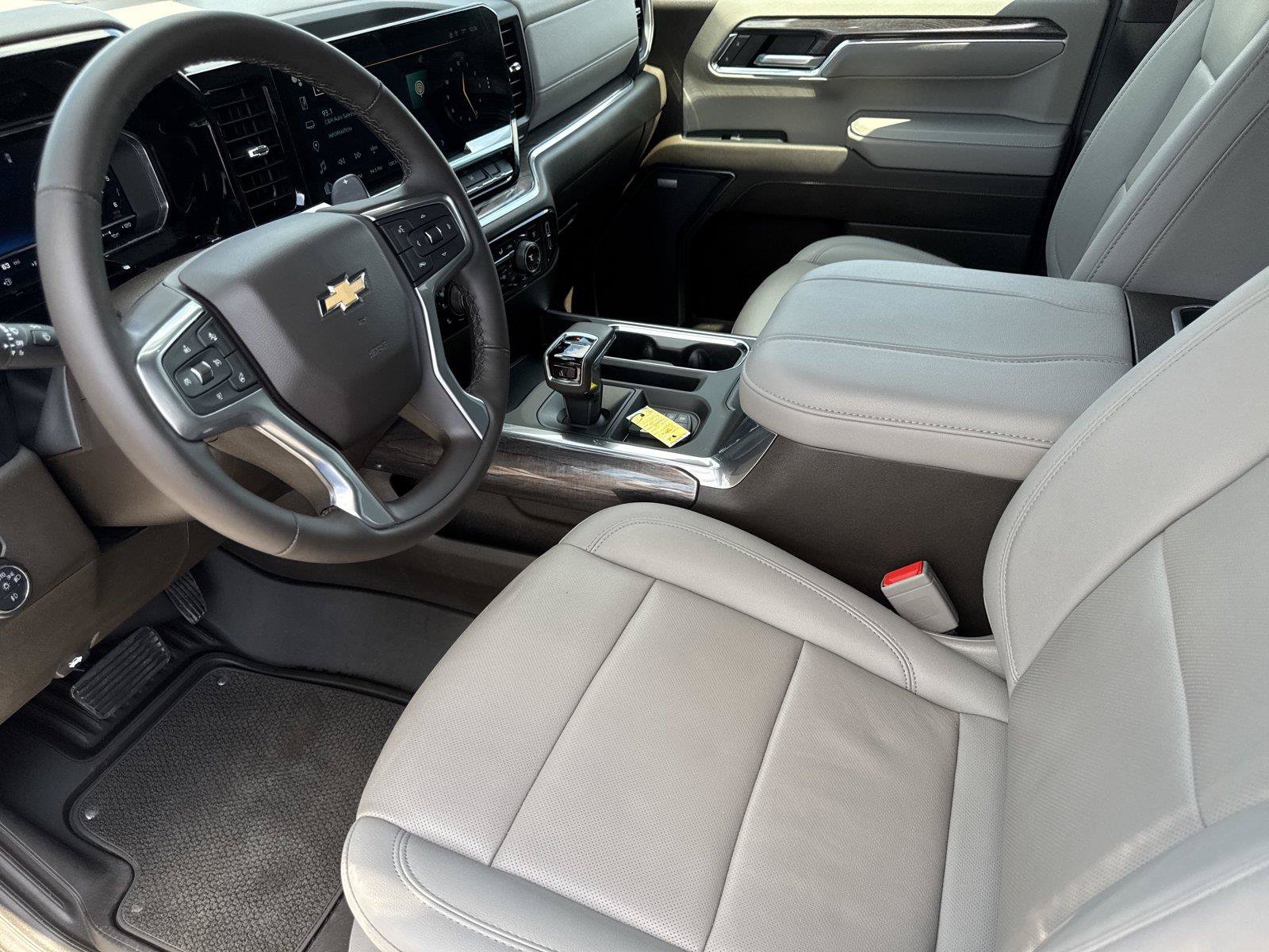 Used 2023 Chevrolet Silverado 1500 LTZ w/ Technology Package AWD/4WD image 10