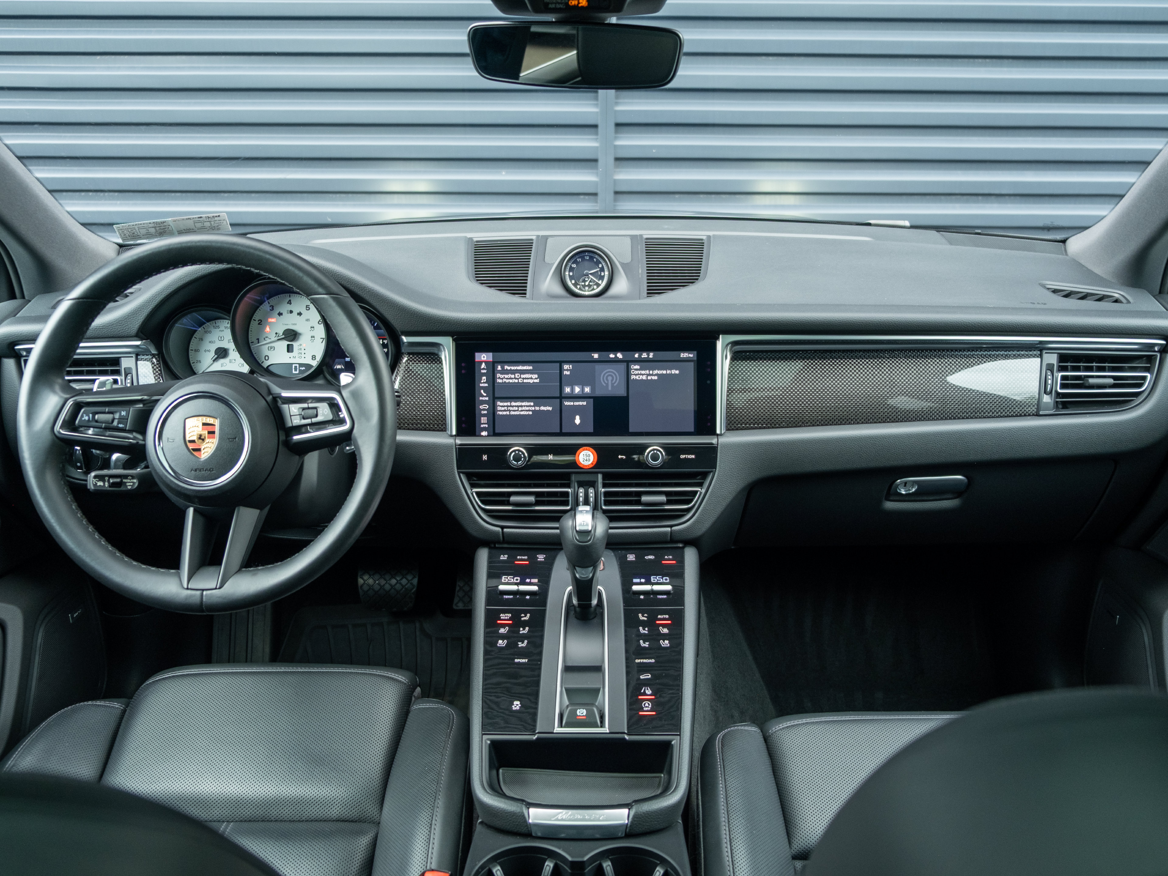 Certified 2023 Porsche Macan AWD/4WD image 6