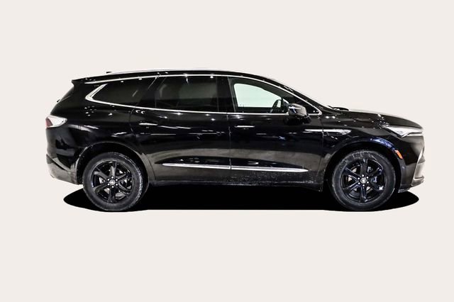 Used 2024 Buick Enclave Essence w/ LPO, Touring Package image 4