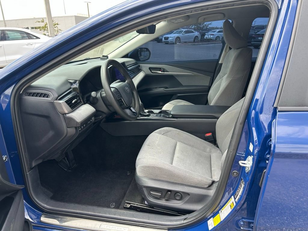 Used 2025 Toyota Camry LE w/ Convenience Package FWD image 16
