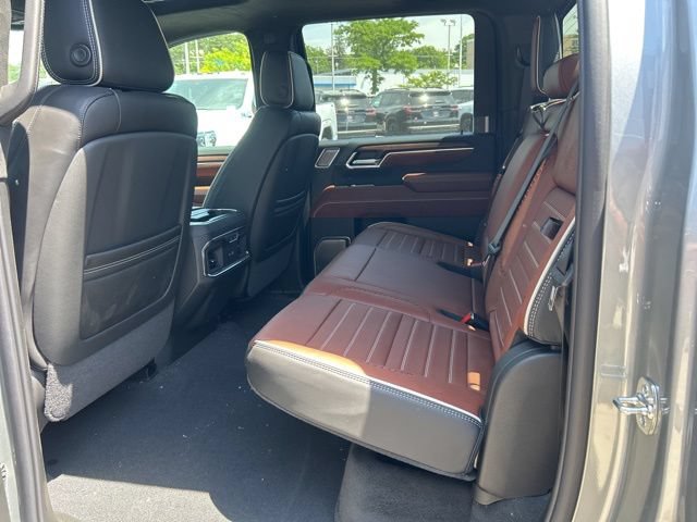New 2026 GMC Sierra 3500 Denali Ultimate w/ LPO, Black Badging Package AWD/4WD image 11