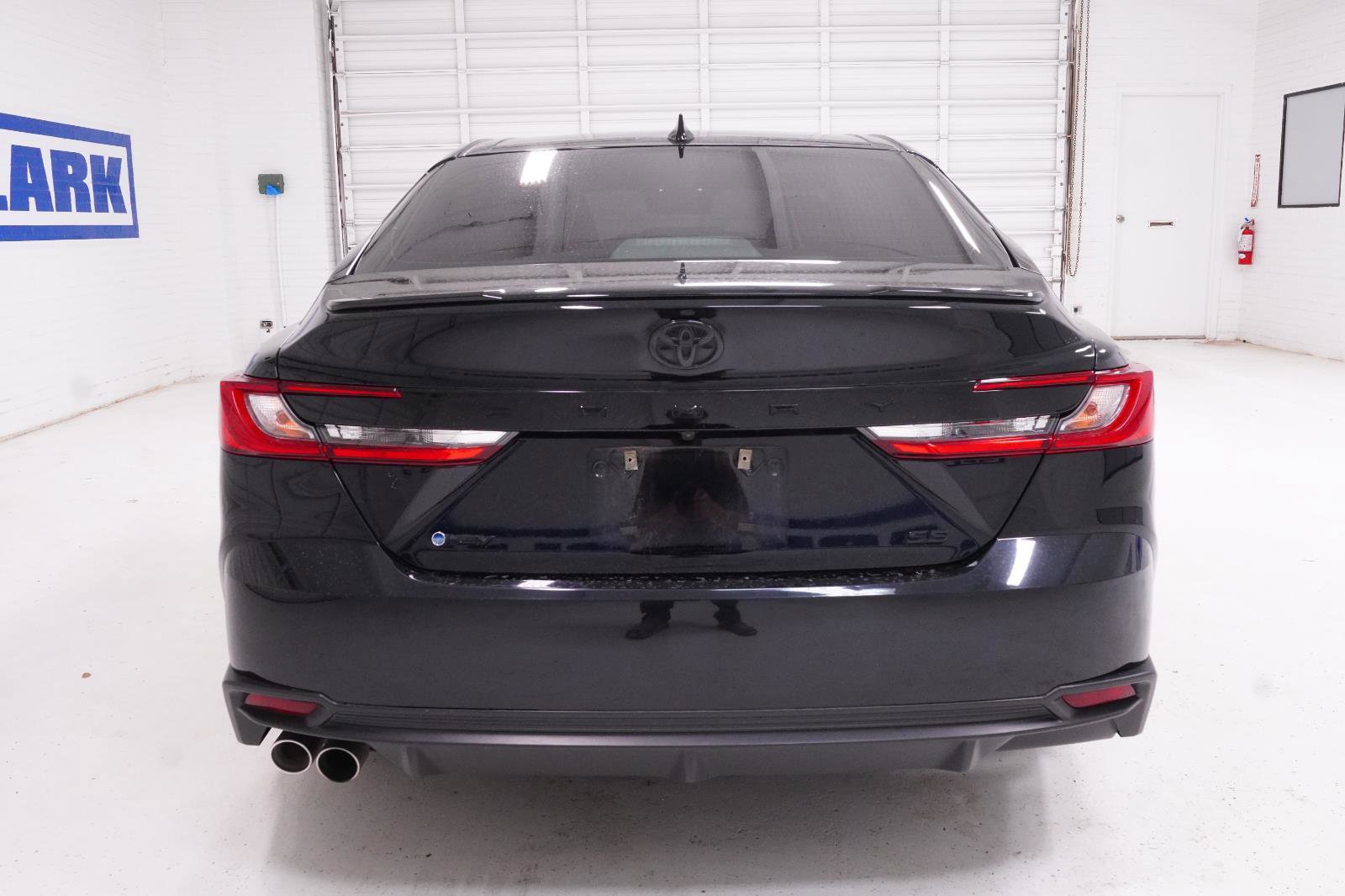 Used 2025 Toyota Camry SE FWD image 6