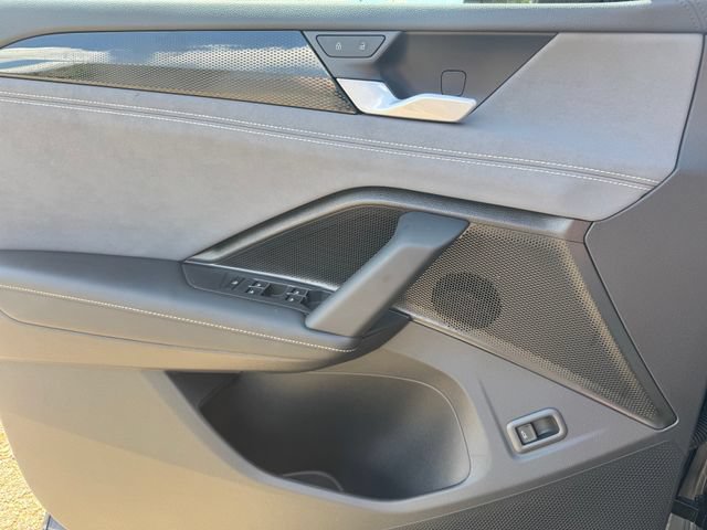 New 2026 Volkswagen Tiguan SE FWD image 11
