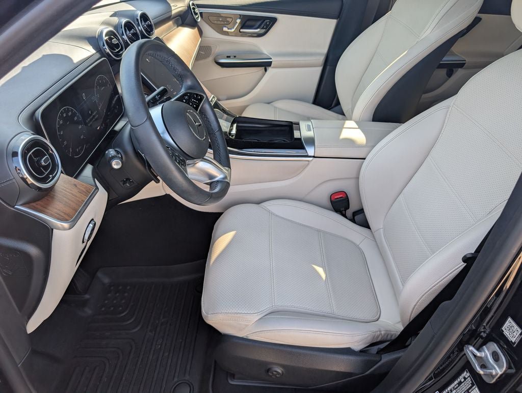 Used 2024 Mercedes-Benz GLC 300 4MATIC image 13