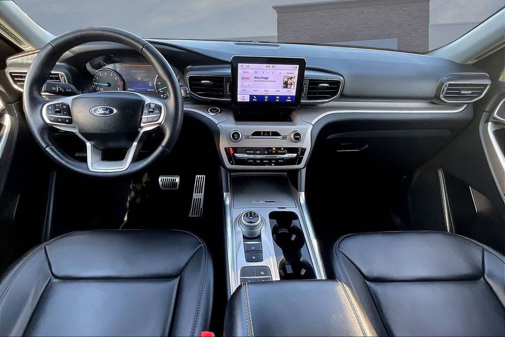 Used 2023 Ford Explorer XLT w/ Equipment Group 202A image 7