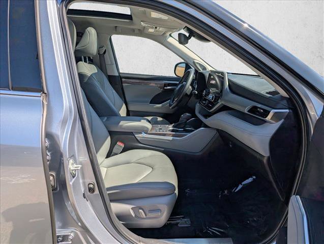 Used 2024 Toyota Highlander Platinum image 20