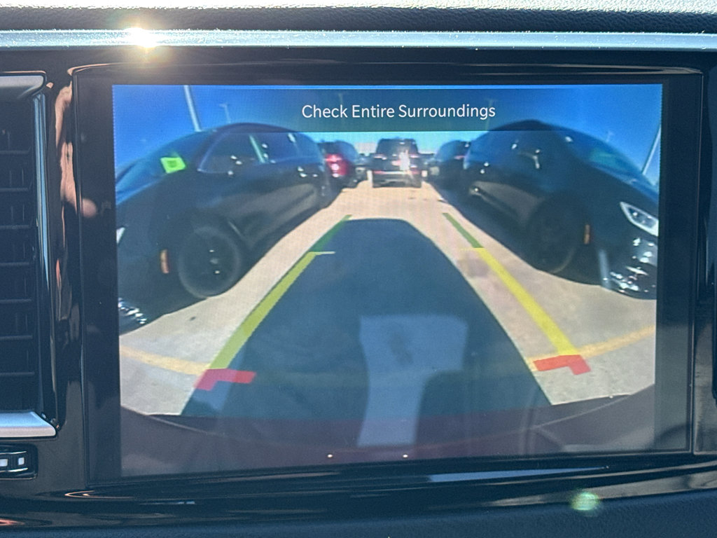 Used 2025 Chrysler Pacifica Select FWD image 19