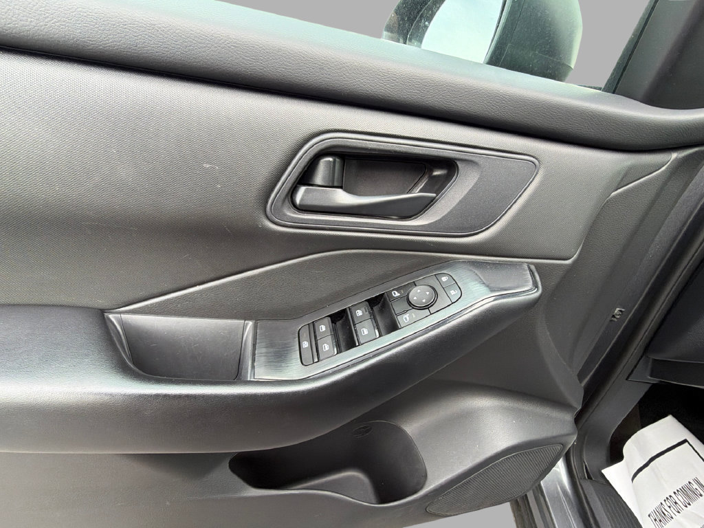 Used 2024 Nissan Rogue S AWD/4WD image 17