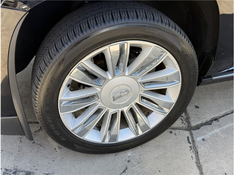 Used 2016 Cadillac Escalade Platinum AWD/4WD image 12