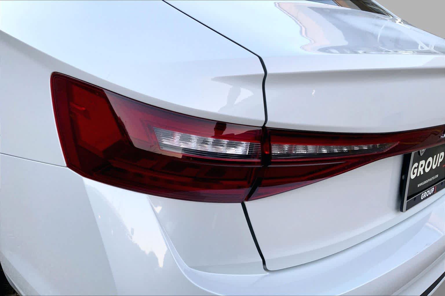 Used 2025 Volkswagen Jetta SE FWD image 28