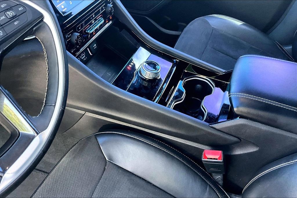 Used 2022 Jeep Grand Cherokee Altitude RWD image 15