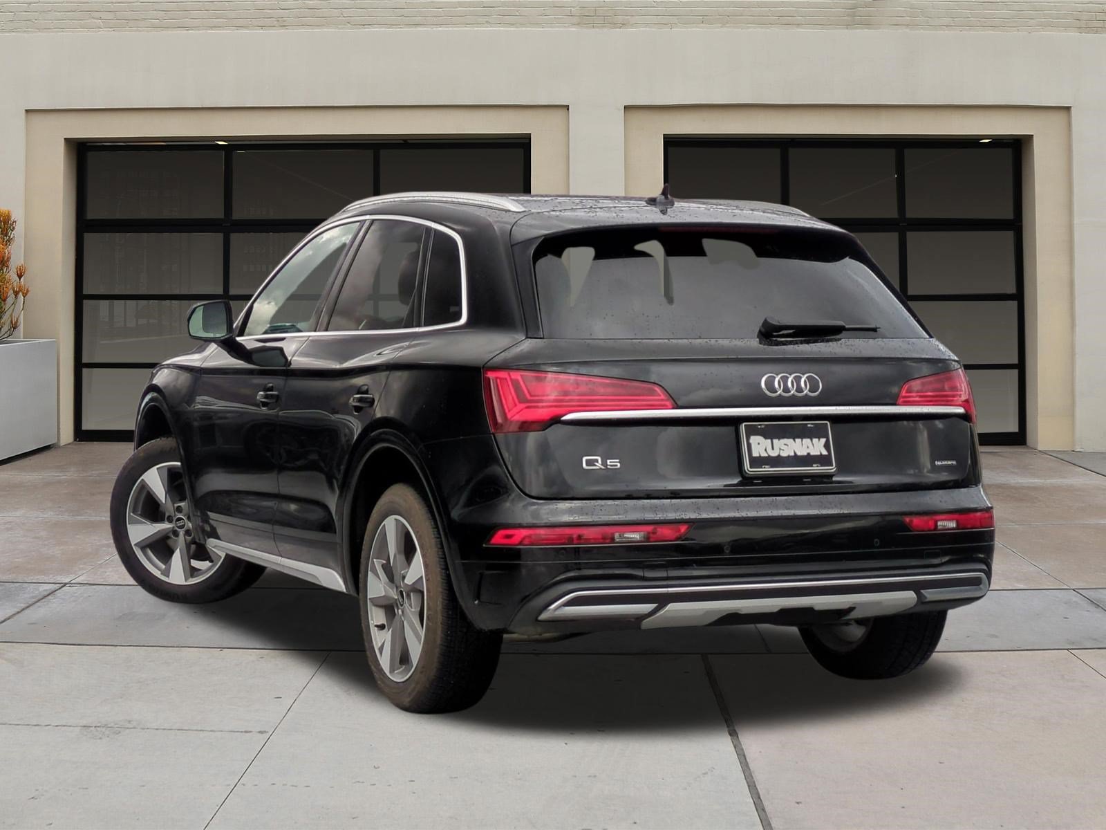 Used 2023 Audi Q5 Premium AWD/4WD image 2