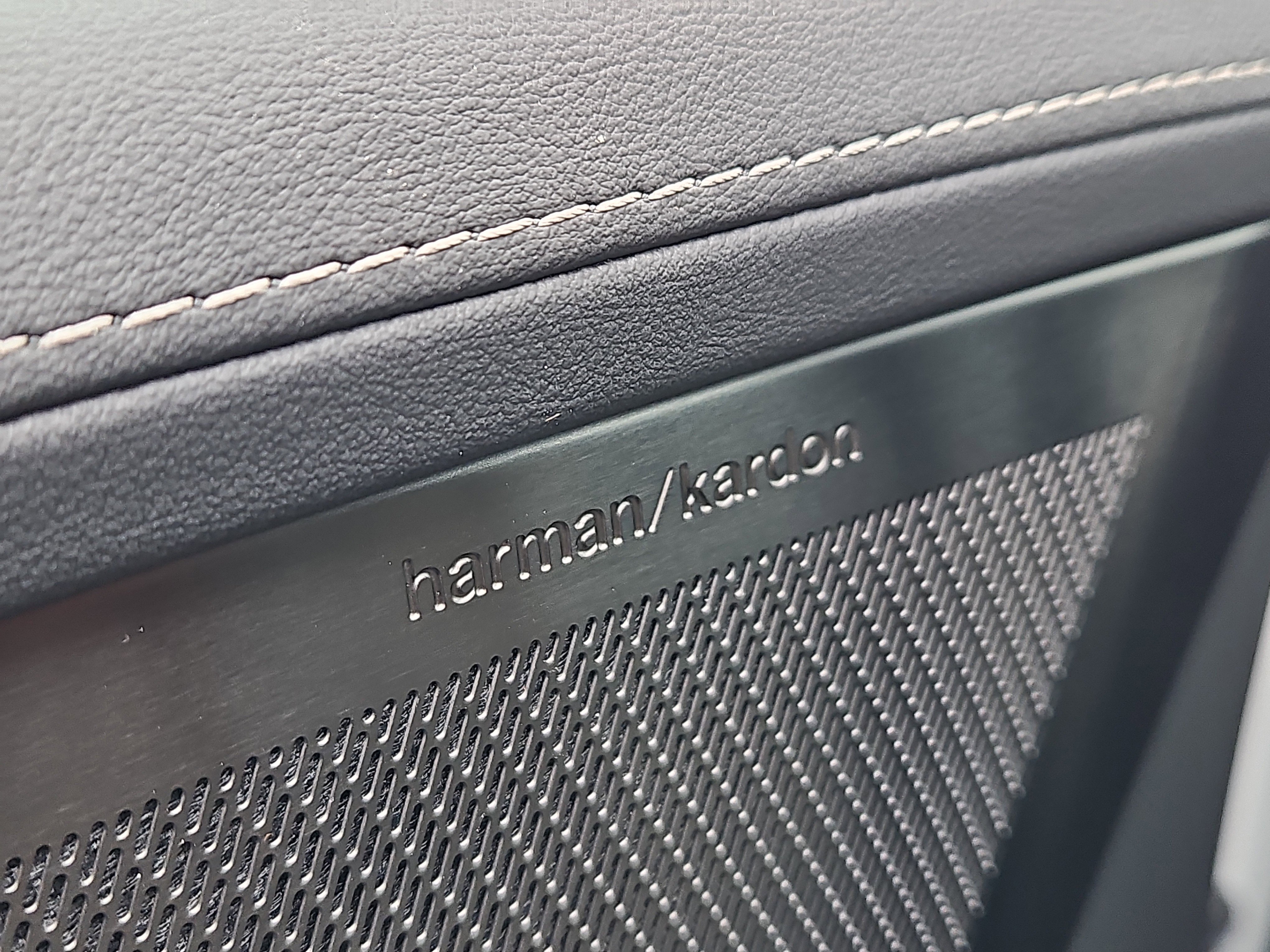 New 2026 Volvo XC90 B6 Plus w/ Protection Package Premier image 9