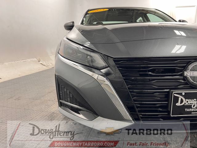 Used 2025 Nissan Altima 2.5 SV FWD image 12
