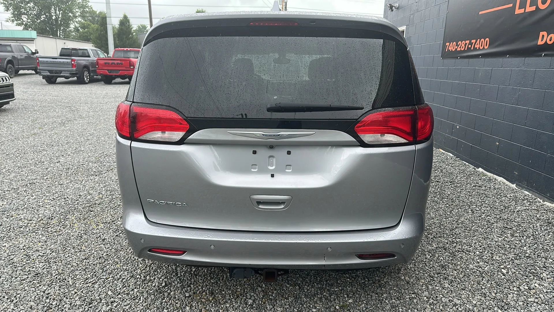Used 2017 Chrysler Pacifica Touring image 3