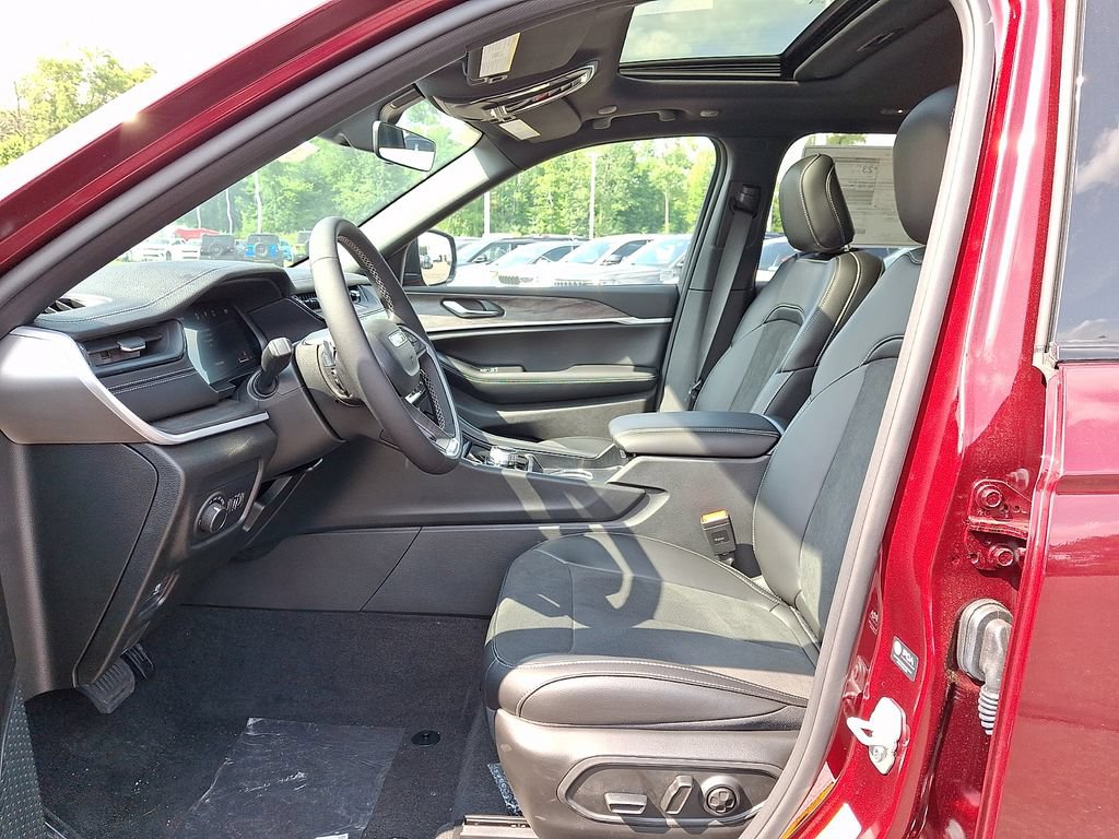 New 2026 Jeep Grand Cherokee Altitude AWD/4WD image 10