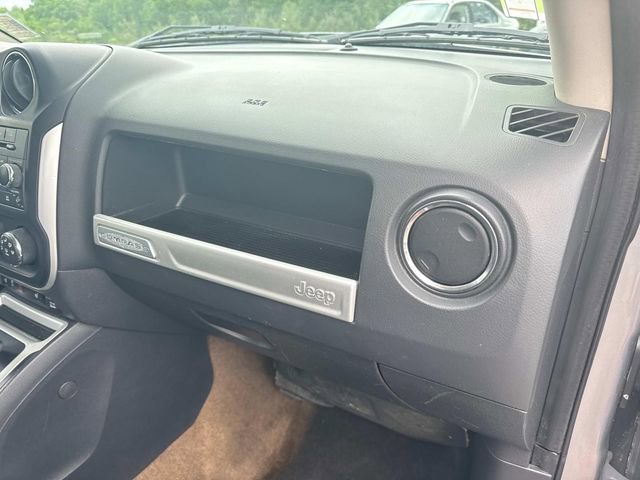 Used 2016 Jeep Compass Latitude FWD image 23