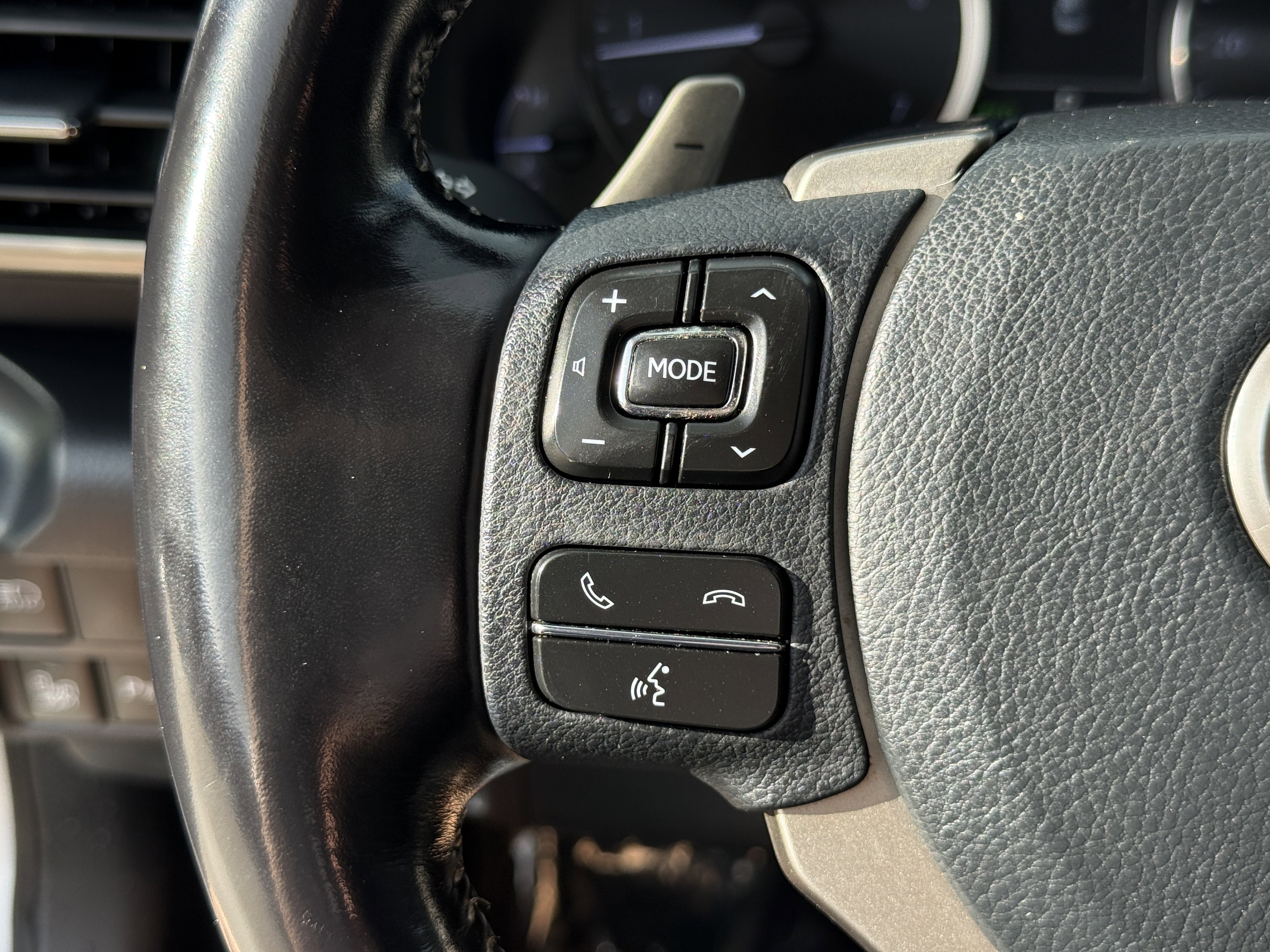 Used 2020 Lexus IS 300 AWD w/ Premium Package image 18