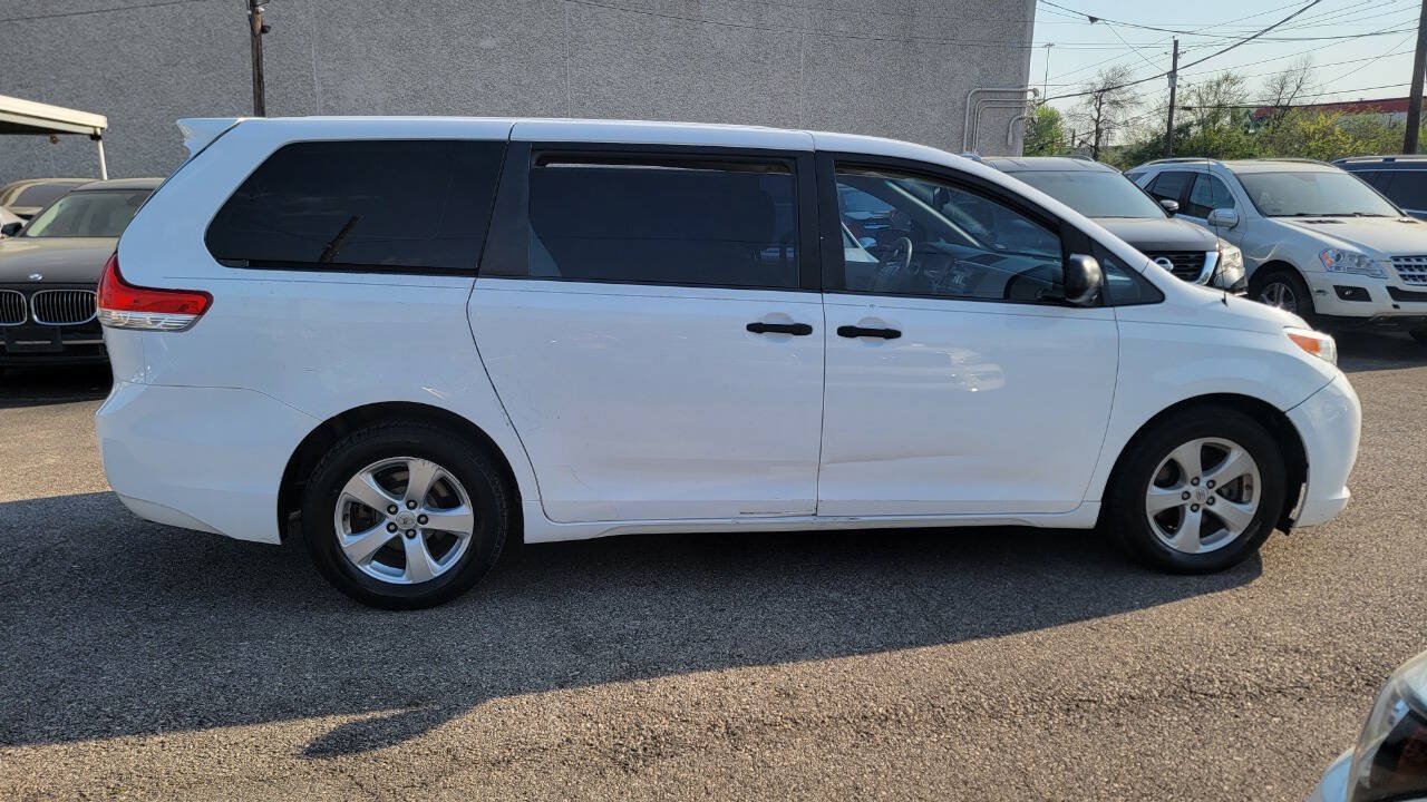 Used 2014 Toyota Sienna L FWD image 7