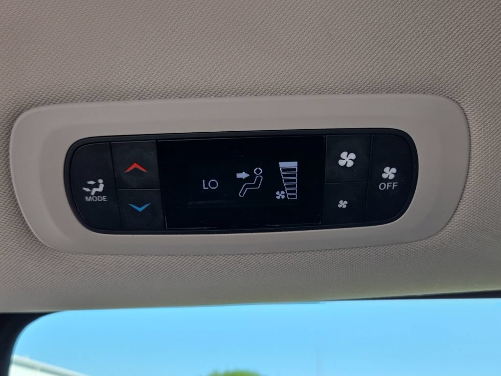 Used 2023 Chrysler Voyager LX FWD image 26