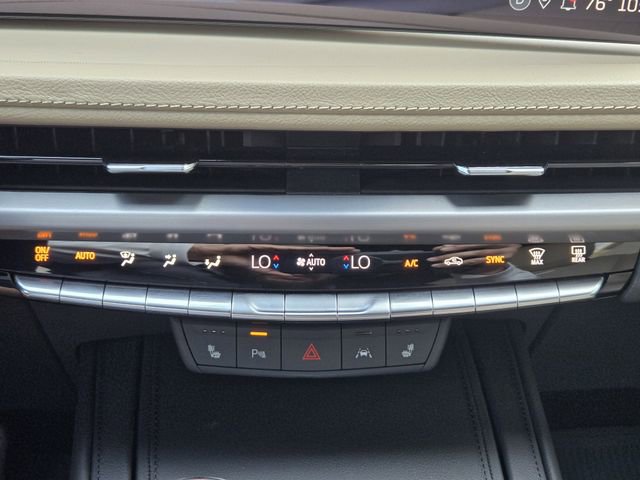 Used 2024 Cadillac XT4 Luxury w/ Cold Weather Package FWD image 20